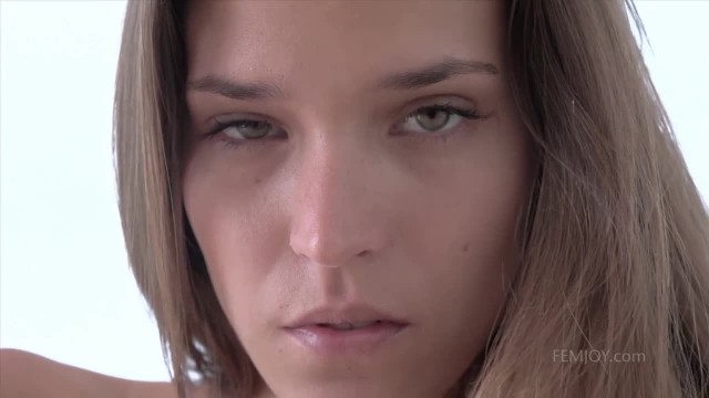 Соло мастурбация в постели - #8