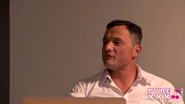 Секс с шефом на столе - #1